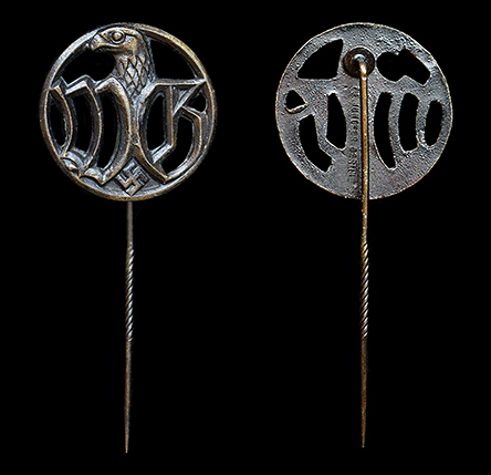  Lapel pin for male employees attached to the Wehrmacht